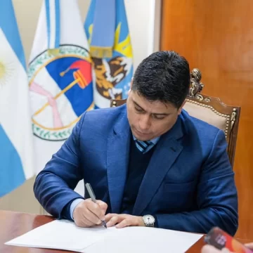 Vidal aseguró la participación de 420 deportistas de Santa Cruz en los Juegos Nacionales Evita en Mar del Plata Vidal aseguró la participación de 420 deportistas de Santa Cruz en los Juegos Nacionales Evita en Mar del Plata