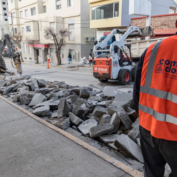 El plan de reparación y mantenimiento de calles llegó a la avenida Rivadavia El plan de reparación y mantenimiento de calles llegó a la avenida Rivadavia