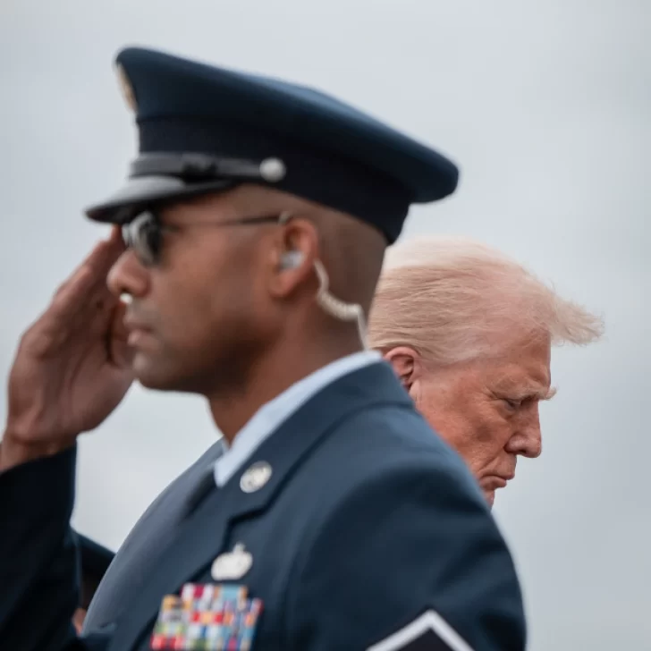 Trump ordenó al ejército de EE. UU. combatir a cárteles de droga en Latinoamérica y duplicó la recompensa por Nicolás Maduro Trump ordenó al ejército de EE. UU. combatir a cárteles de droga en Latinoamérica y duplicó la recompensa por Nicolás Maduro