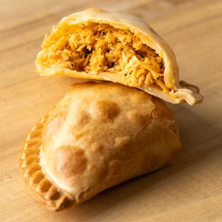 Cómo preparar unas empanadas de pollo bien jugosas, según la receta tradicional