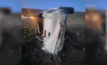 Fatal accidente en Chubut: perdió el control de su camioneta y murió en un vuelco Fatal accidente en Chubut: perdió el control de su camioneta y murió en un vuelco