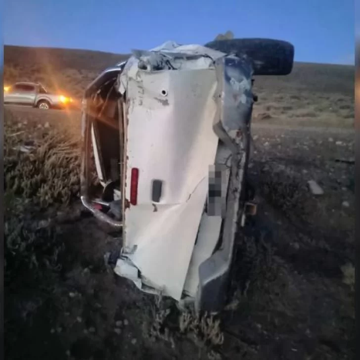 Fatal accidente en Chubut: perdió el control de su camioneta y murió en un vuelco Fatal accidente en Chubut: perdió el control de su camioneta y murió en un vuelco