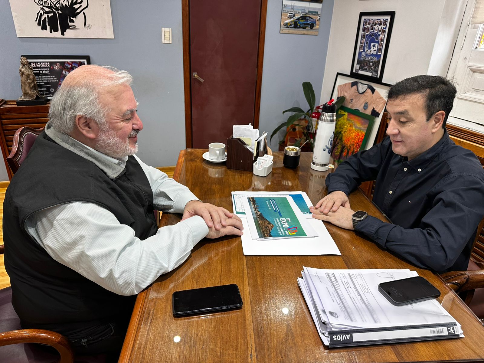  Rubén Zárate y Pablo Grasso analizaron la participación de Río Gallegos en la Expo Industrial de Comodoro Rivadavia.