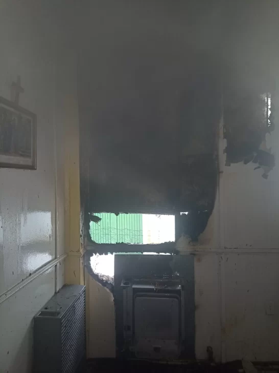 Un calefactor desató un principio de incendio en una parroquia