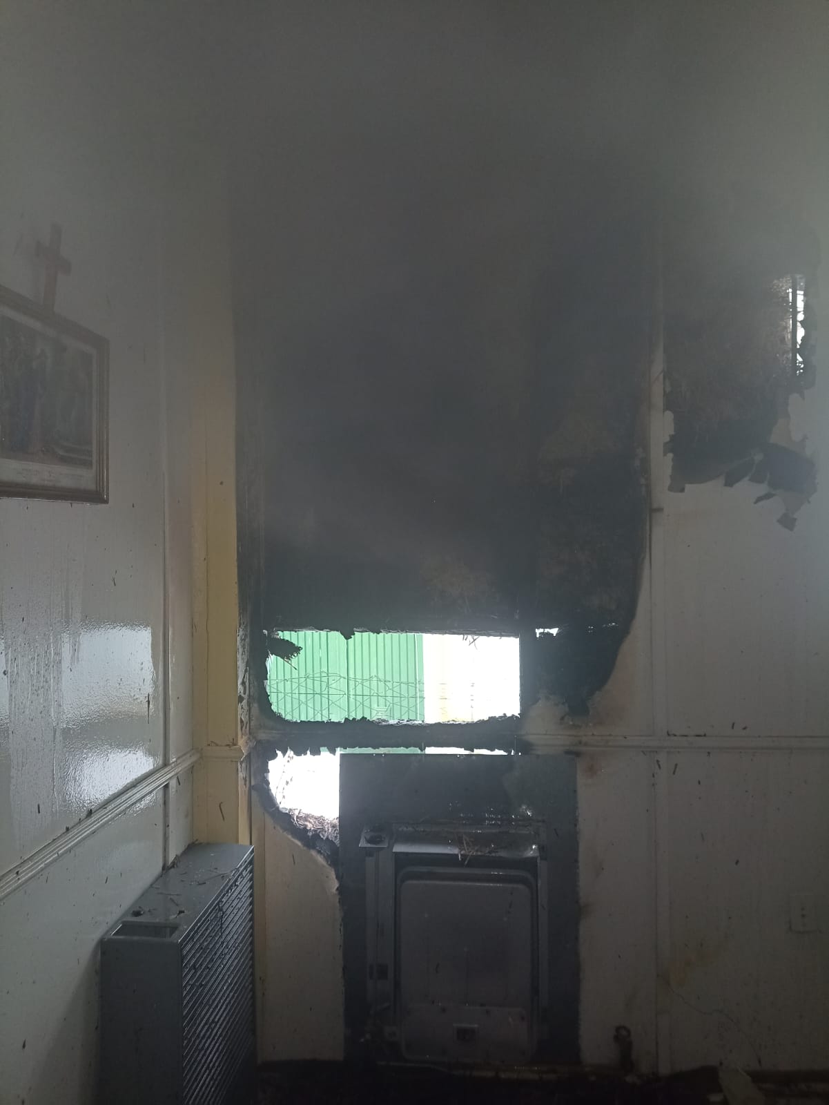 Un calefactor desató un principio de incendio en una parroquia