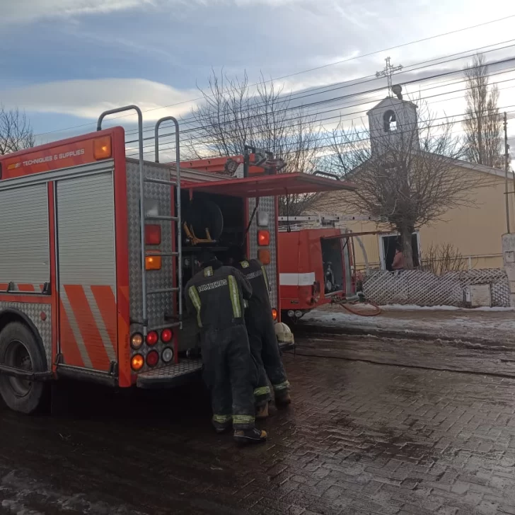 Un calefactor desató un principio de incendio en una parroquia