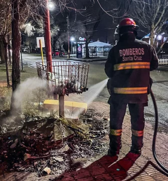 Brasas mal apagadas provocaron un principio de incendio en Río Gallegos Brasas mal apagadas provocaron un principio de incendio en Río Gallegos