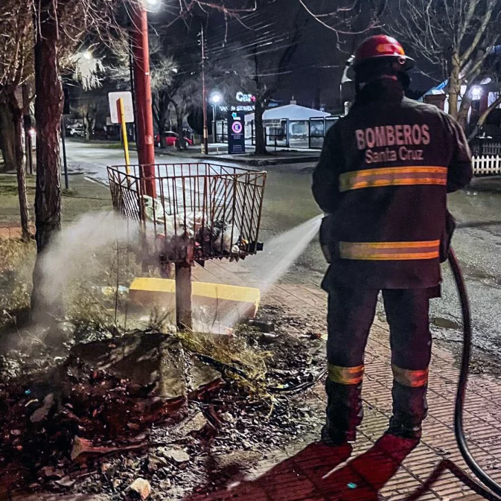 Brasas mal apagadas provocaron un principio de incendio en Río Gallegos Brasas mal apagadas provocaron un principio de incendio en Río Gallegos