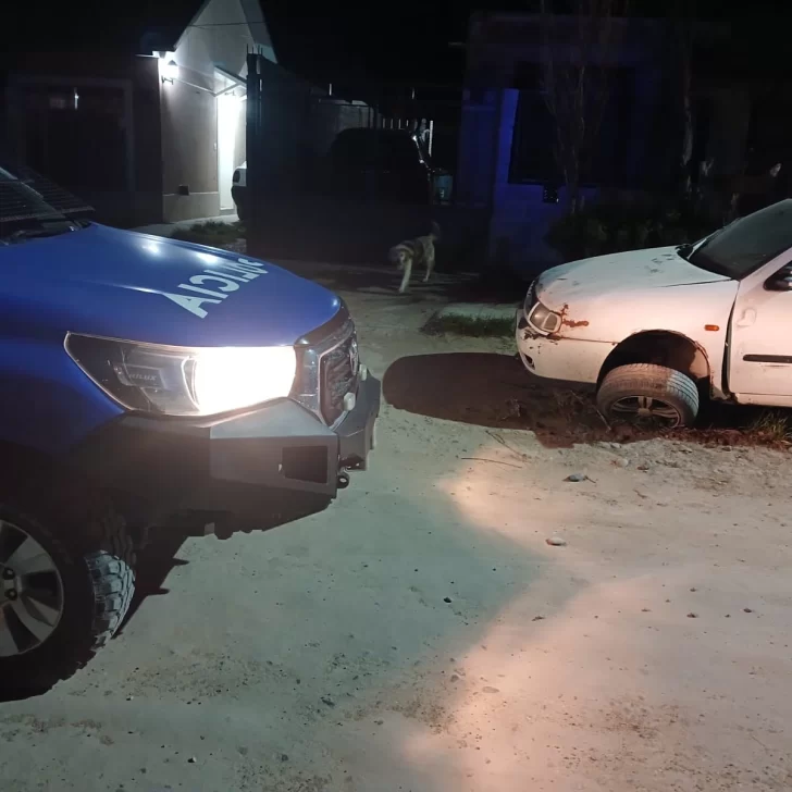Intentaron robar una rueda de un auto en Pico Truncado: tres detenidos tras una persecución policial Intentaron robar una rueda de un auto en Pico Truncado: tres detenidos tras una persecución policial