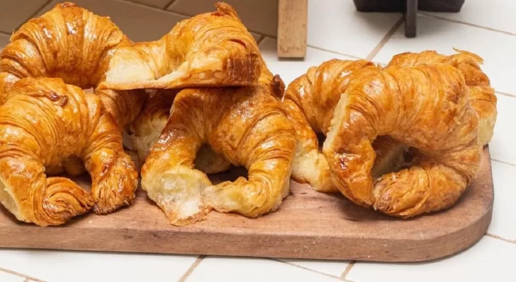 Receta de medialunas caseras de manteca, dulces y crocantes