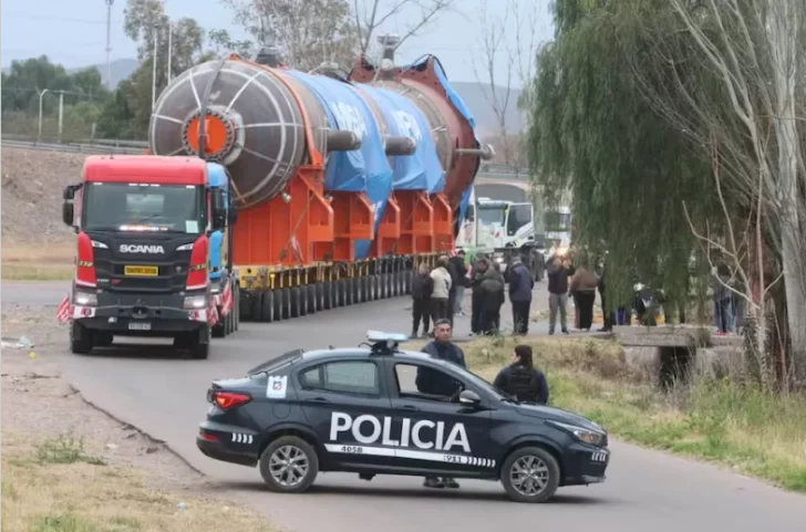 Plataforma hidráulica transportando el reactor
