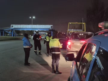 Secuestraron 18 vehículos y clausuraron 4 locales en un megaoperativo en Río Gallegos Secuestraron 18 vehículos y clausuraron 4 locales en un megaoperativo en Río Gallegos