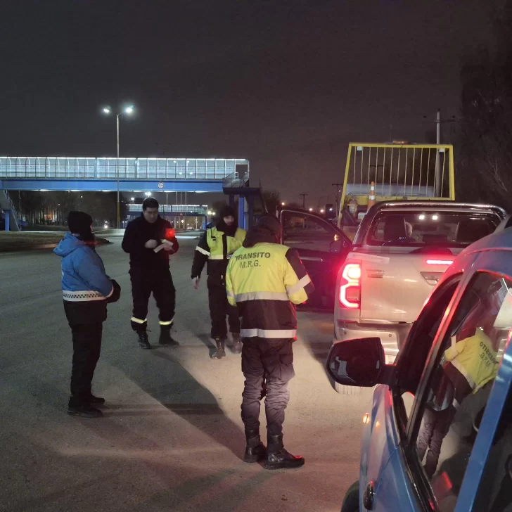 Secuestraron 18 vehículos y clausuraron 4 locales en un megaoperativo en Río Gallegos Secuestraron 18 vehículos y clausuraron 4 locales en un megaoperativo en Río Gallegos