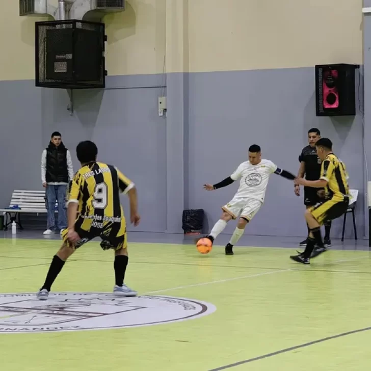 Se inició el torneo de futsal en Tres Lagos y se cumplió la primera fecha Se inició el torneo de futsal en Tres Lagos y se cumplió la primera fecha