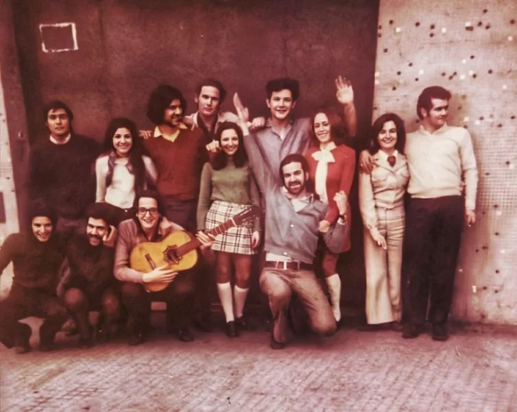 nestor-kirchner-guitarra-juventud-la-plata-728x581