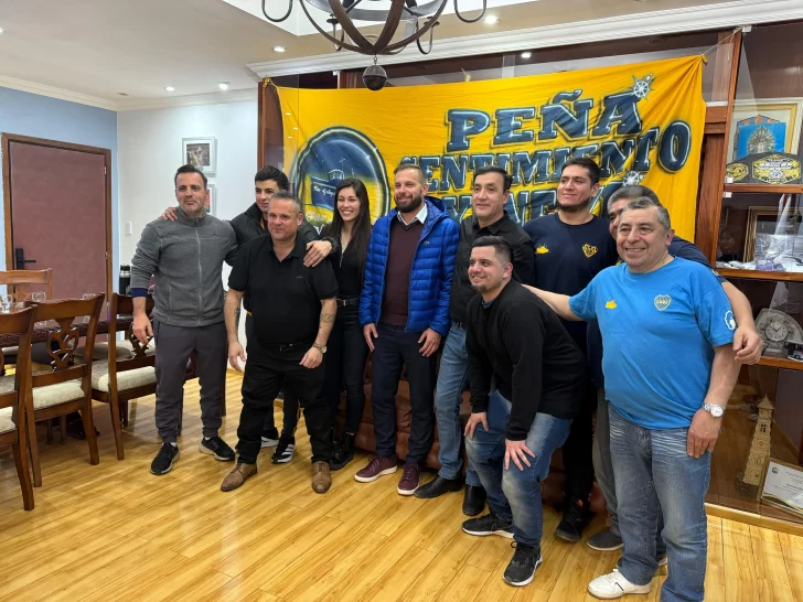  La peña Sentimiento Xeneixe de Río Gallegos en le despacho del intendente Pablo Grasso.