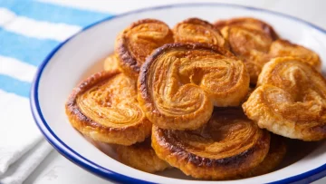 Receta de palmeritas hojaldradas, doradas y crocantes Receta de palmeritas hojaldradas, doradas y crocantes