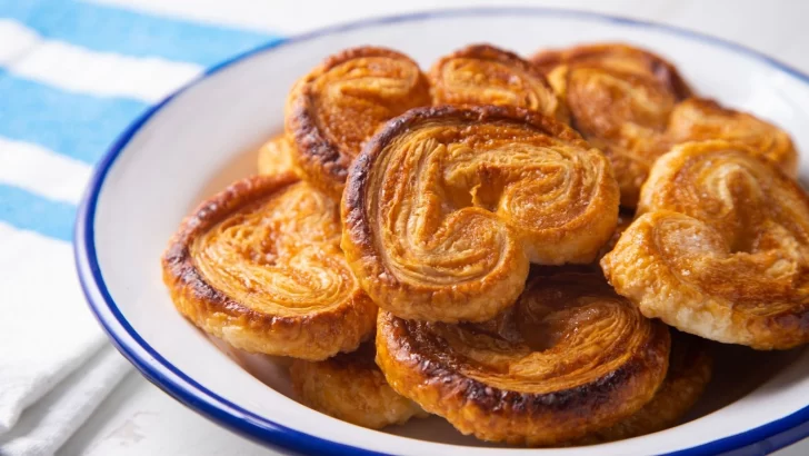 Receta de palmeritas hojaldradas, doradas y crocantes