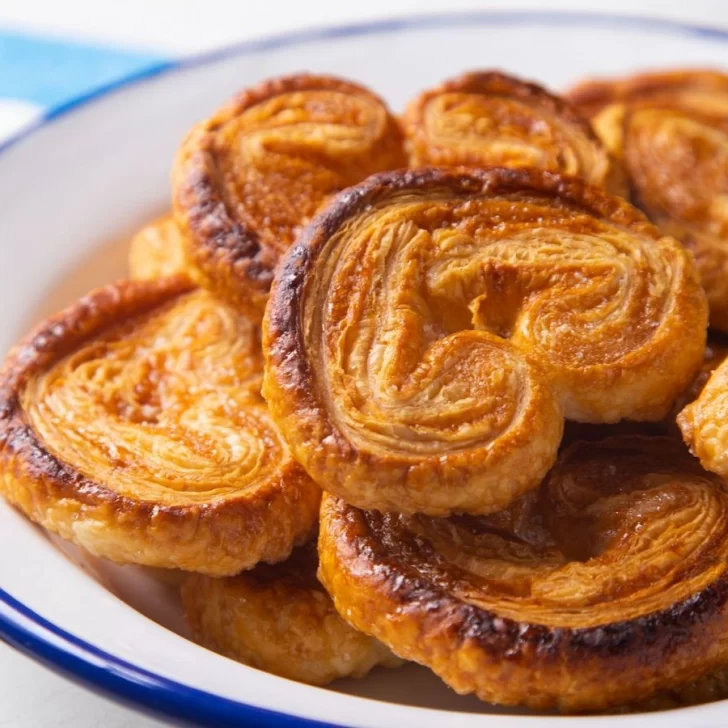 Receta de palmeritas hojaldradas, doradas y crocantes Receta de palmeritas hojaldradas, doradas y crocantes