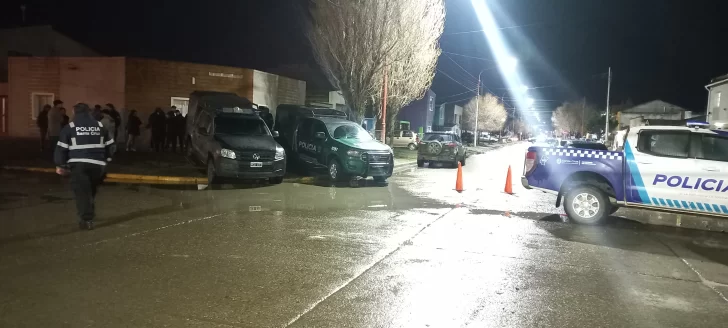 Denunció que le ocuparon la casa, pero la dueña asegura que no pagaba el alquiler: pelea, amenazas y presunta presencia de armas