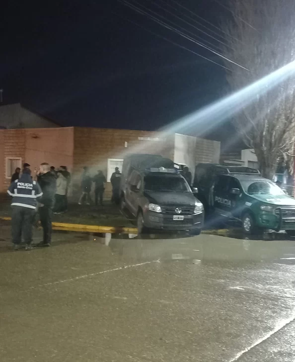 Denunció que le ocuparon la casa, pero la dueña asegura que no pagaba el alquiler: pelea, amenazas y presunta presencia de armas