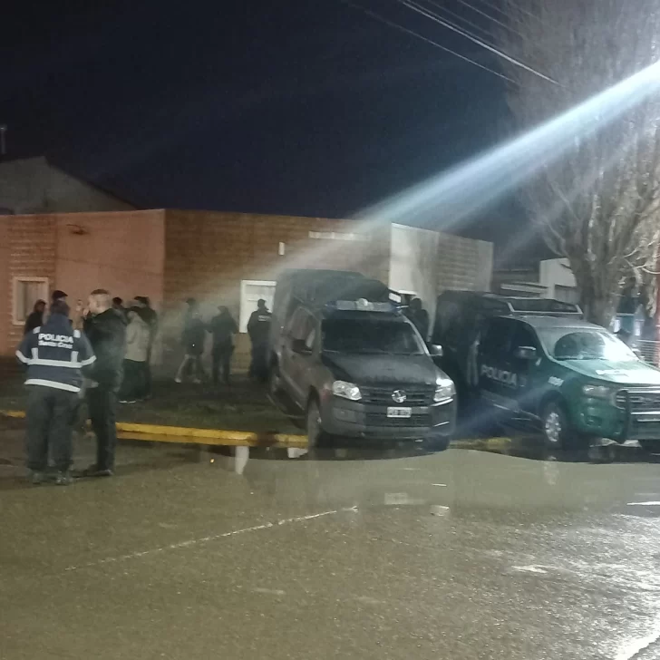 Denunció que le ocuparon la casa, pero la dueña asegura que no pagaba el alquiler: pelea, amenazas y presunta presencia de armas Denunció que le ocuparon la casa, pero la dueña asegura que no pagaba el alquiler: pelea, amenazas y presunta presencia de armas