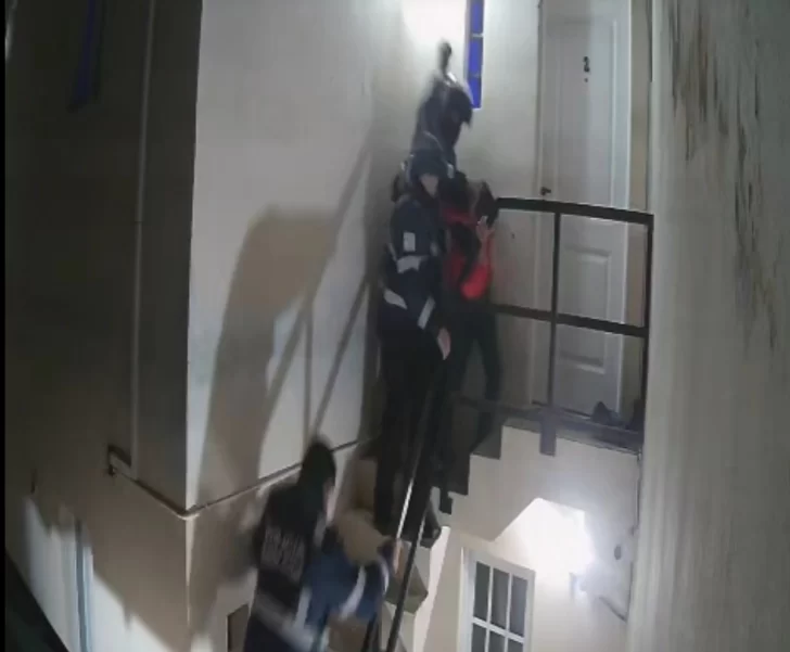 Jefatura de Policía de Santa Cruz sancionará a los oficiales que golpearon a un joven