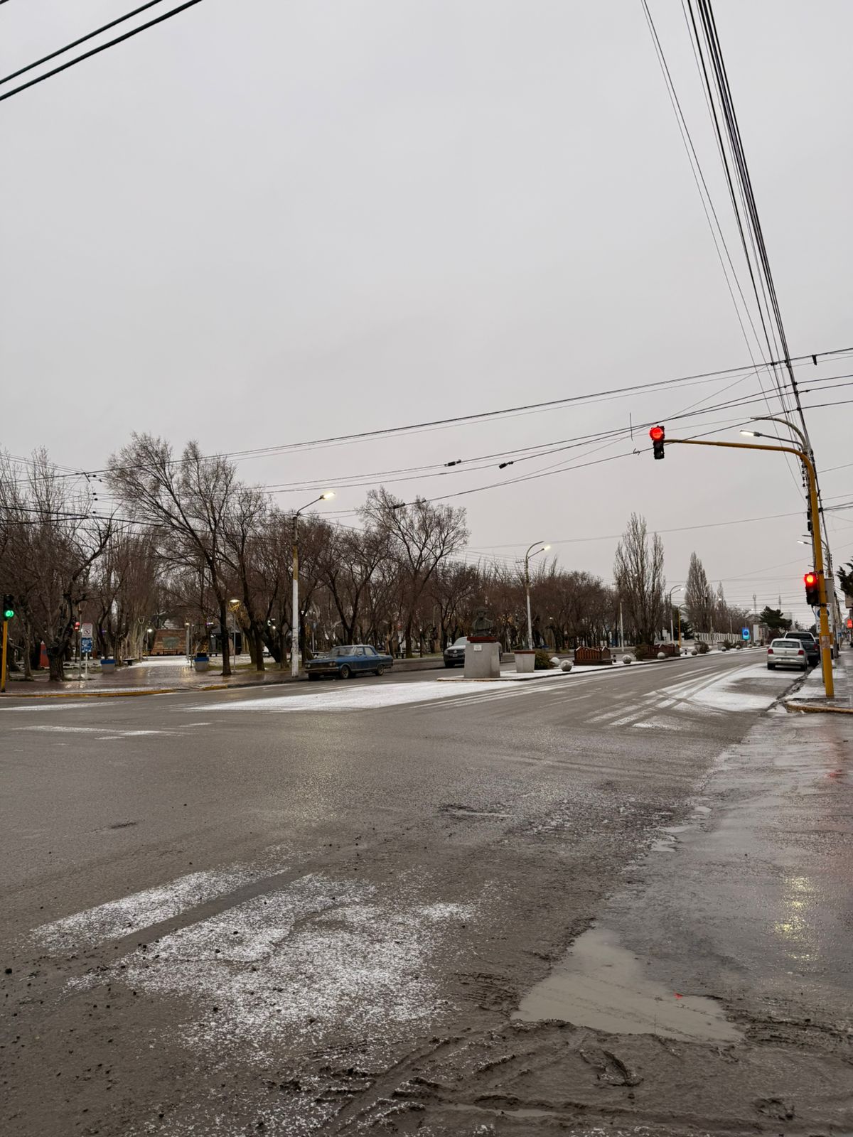 Volvió la nieve a Río Gallegos: cómo seguirá el clima este domingo 