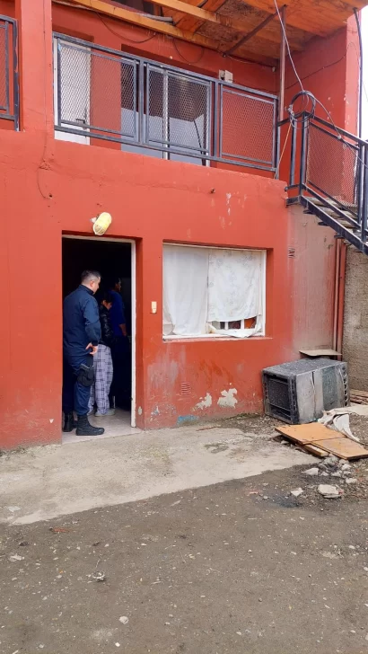 Tomó un taxi, no pagó el viaje y terminó detenido tras un allanamiento