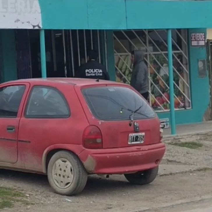 Rompieron cadenas, candados y vidrios para llevarse dinero y mercadería de una verdulería Rompieron cadenas, candados y vidrios para llevarse dinero y mercadería de una verdulería