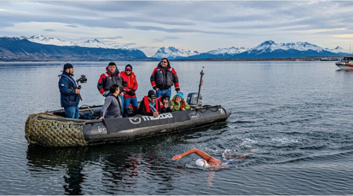 Record mundial de nado en Puerto Natales