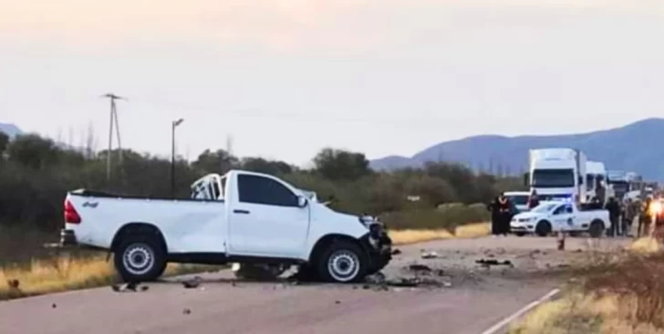 Tragedia en Ruta 40: dos jóvenes que viajaban en moto murieron al chocar contra una camioneta