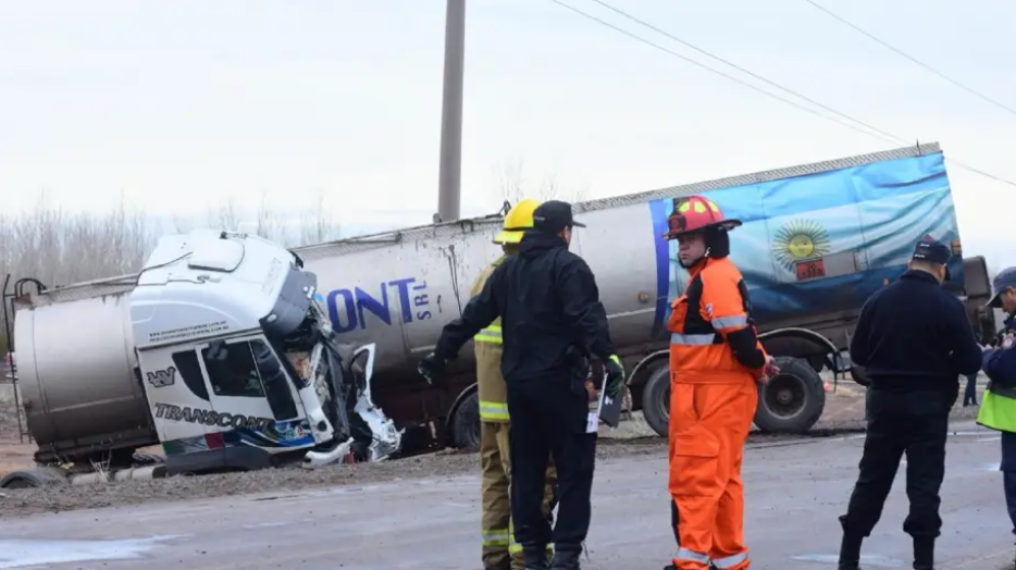Dos estatales patagónicos murieron en un accidente en la ruta camino a un acto oficial