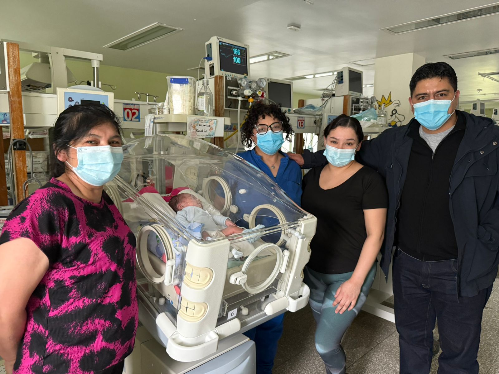  Vidal visitó el área de neonatología.