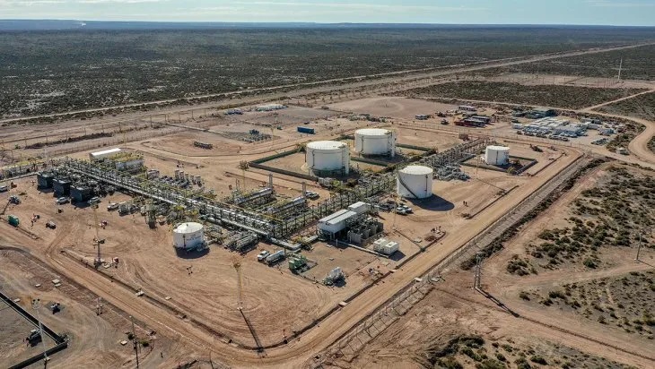  Con la adquisición de las acciones de Total, YPF tendrá la misma participación que Shell en la operación de los dos bloques no convencionales.