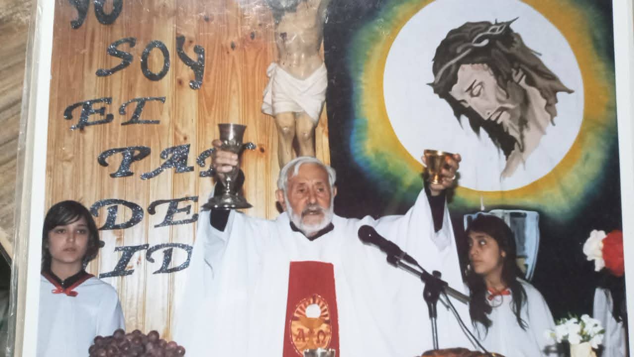  Fiel al estilo de Don Bosco, el Padre Ramón transmitió un modo de educar con paciencia, sobriedad y confianza en María Auxiliadora.
