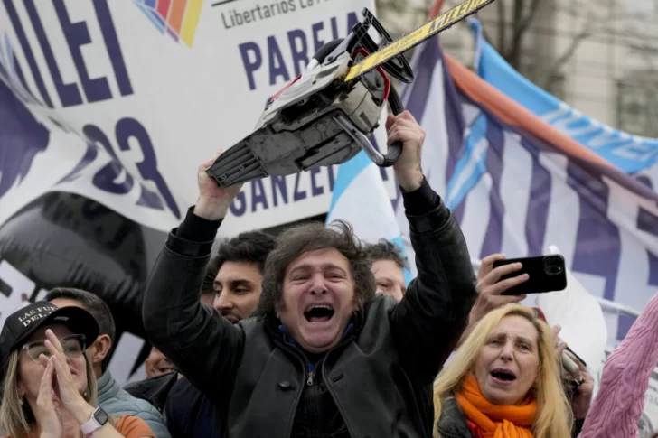  El presidente de la Nación, Javier Milei. motosierra en mano.