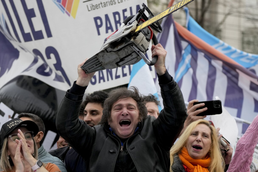  El presidente de la Nación, Javier Milei. motosierra en mano.