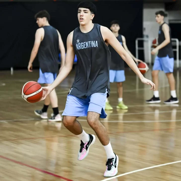 El ex San Miguel, Ezequiel Juárez entrena con la Selección U17 de básquet en el CeNARD