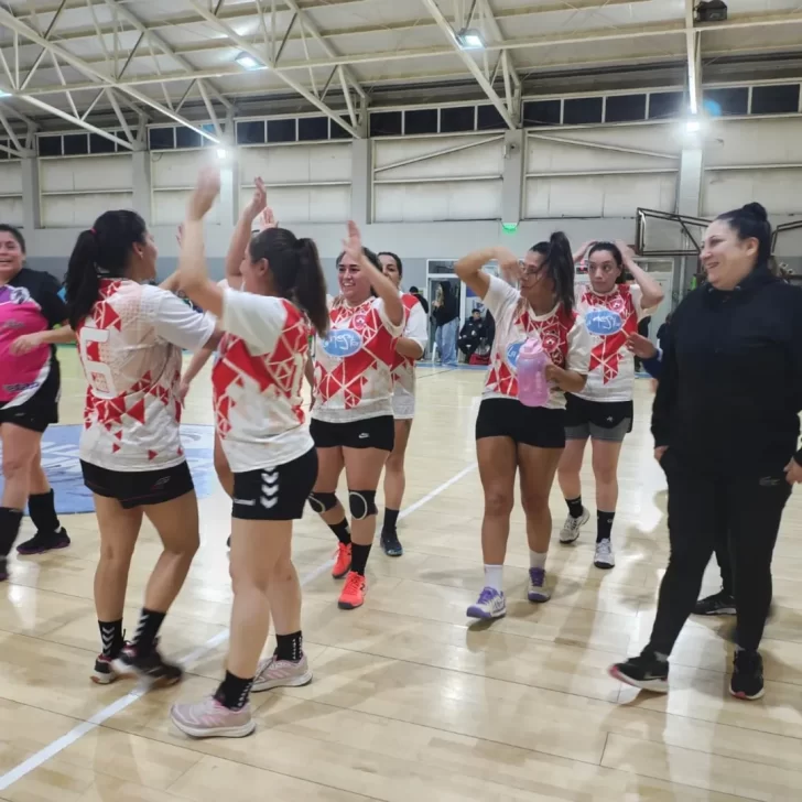 Handball femenino: equipo de Río Gallegos busca apoyo para viajar a Paraguay y competir en la Copa América