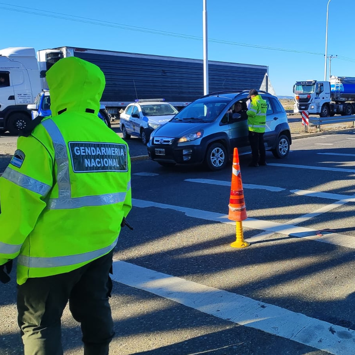  En los procedimientos preventivos además colaboró Gendarmería Nacional. FOTO: POLICÍA SANTA CRUZ