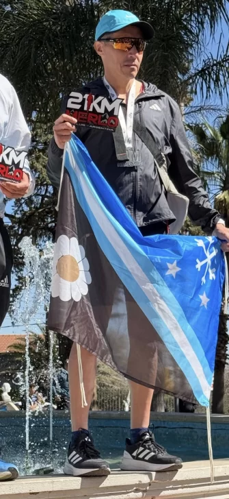 Patricio Capella brilló en San Luis: primer puesto en su categoría en la Media Maratón de Villa de Merlo