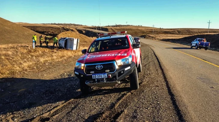  Un móvil de bomberos en el lugar del suceso. FOTO: POLICÍA SANTA CRUZ
