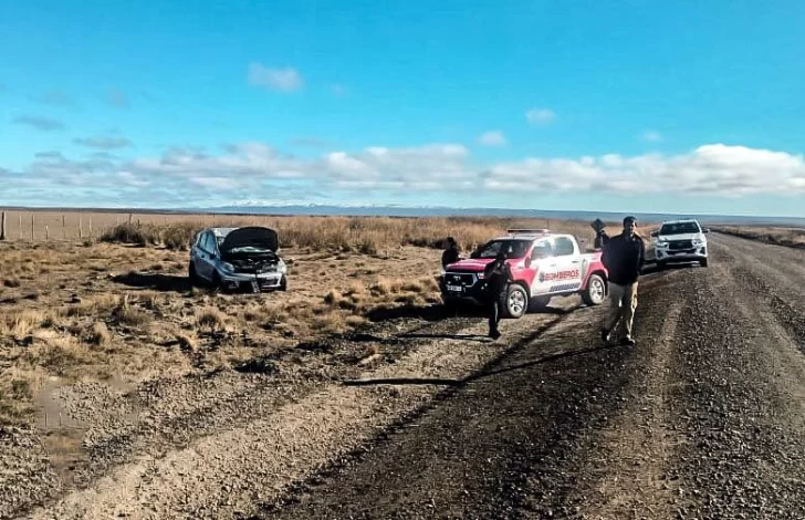  Móviles oficiales en el lugar del suceso. FOTO: POLICÍA SANTA CRUZ