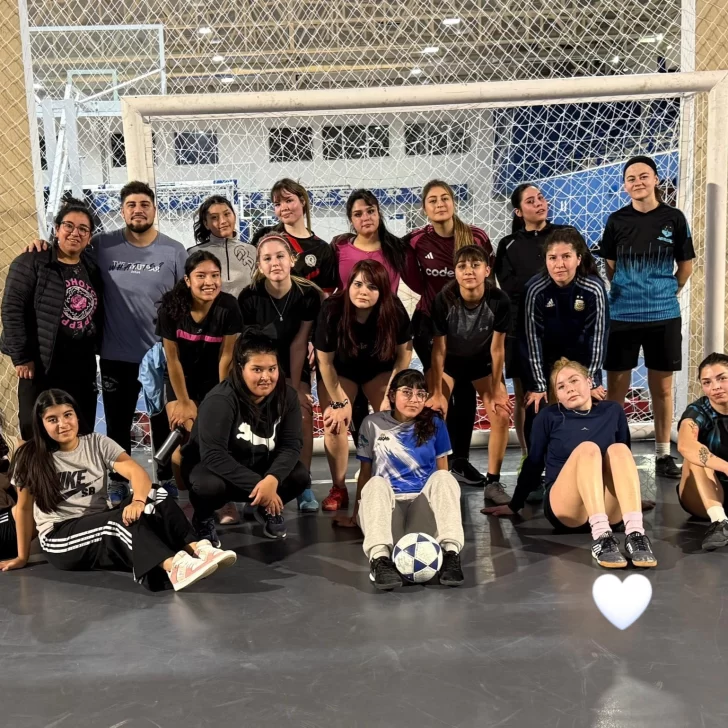 Triste adiós a la joven jugadora de futsal, Alira Antonella Mosqueda Ruz: “La depresión es una lucha silenciosa” Triste adiós a la joven jugadora de futsal, Alira Antonella Mosqueda Ruz: “La depresión es una lucha silenciosa”