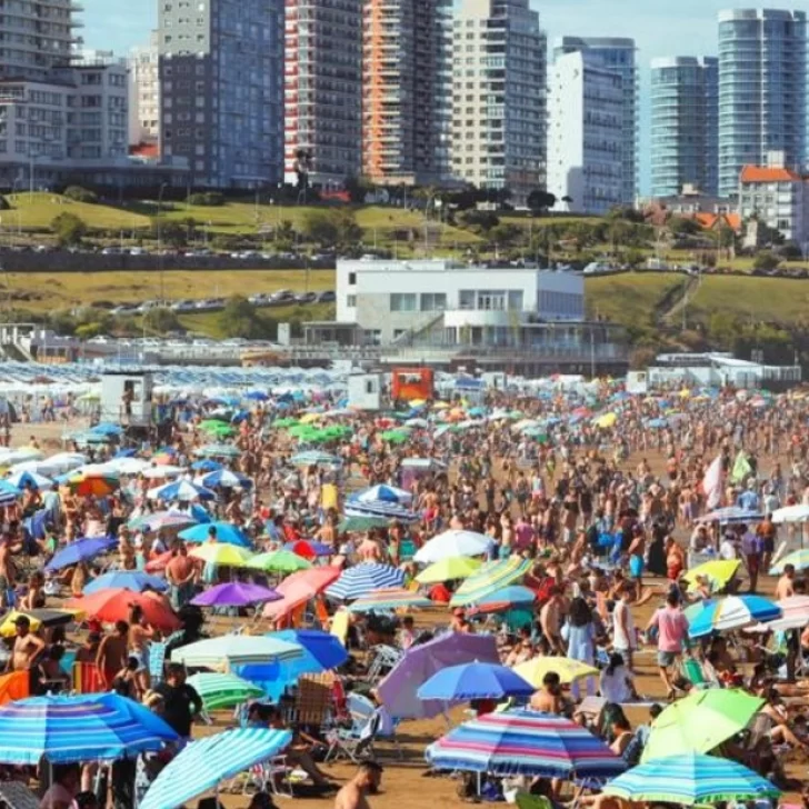 Vacaciones 2026: cuánto costará alquilar carpas y sombrillas en las playas de Mar del Plata