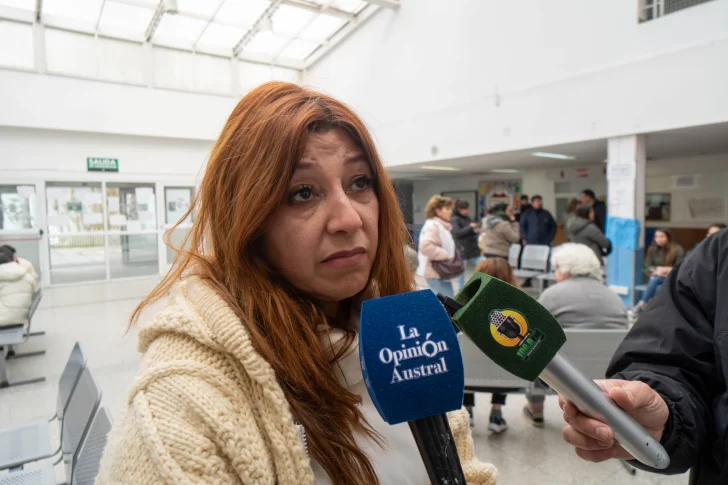  Licenciada Vera, vocero de los trabajadores. FOTO: LEANDRO FRANCO/ LA OPINIÓN AUSTRAL