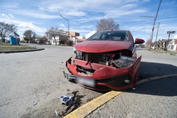 Un hombre y un menor de edad al hospital tras violento choque en el barrio Fátima Un hombre y un menor de edad al hospital tras violento choque en el barrio Fátima