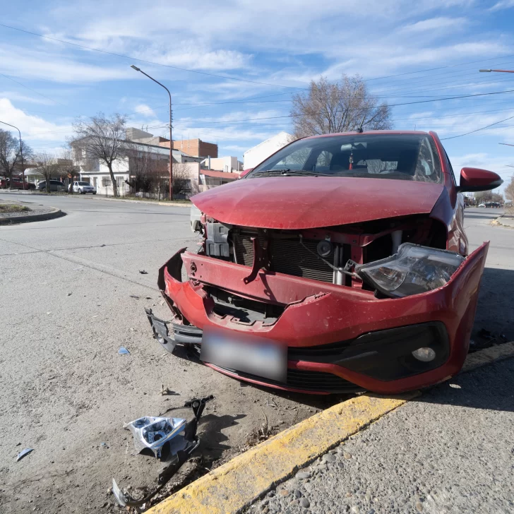 Un hombre y un menor de edad al hospital tras violento choque en el barrio Fátima Un hombre y un menor de edad al hospital tras violento choque en el barrio Fátima