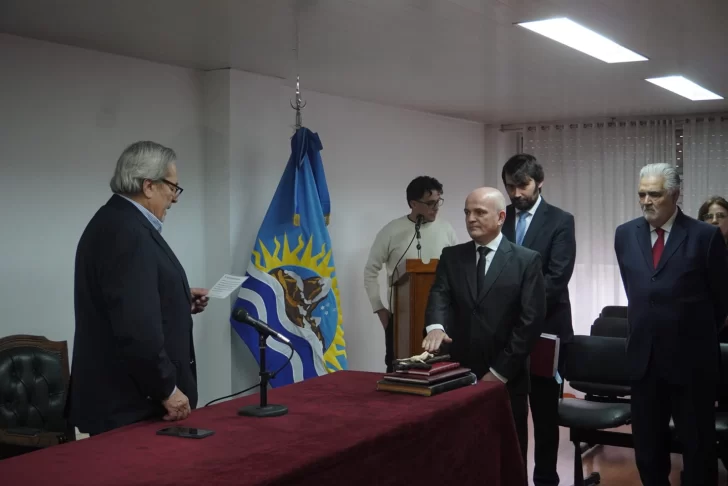  El momento de la jura de González Nora. FOTOS: LEANDRO FRANCO/LA OPINIÓN AUSTRAL